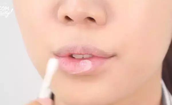 唇膏怎樣涂不掉色 怎么讓唇膏不掉色 唇膏怎樣涂不掉色 怎么讓唇膏不掉色