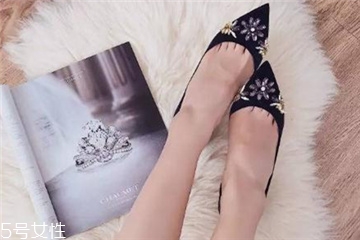 婚鞋可以穿黑色嗎？婚鞋穿黑色好嗎？