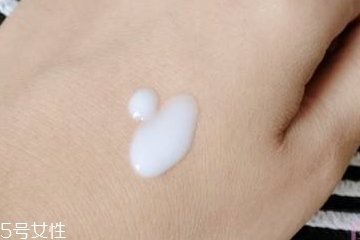 乳液倒不出來怎么辦？玻璃瓶乳液怎么倒出來？