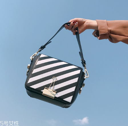 微胖女生背什么包包？微胖女生適合什么包包？