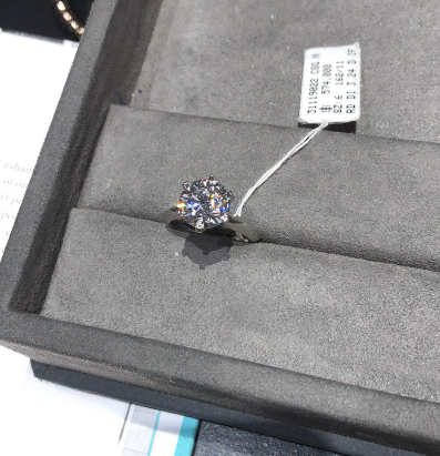 鉆戒可以戴著睡覺嗎？鉆戒睡覺要摘下嗎？