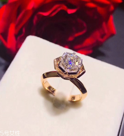 鉆戒可以戴著睡覺嗎？鉆戒睡覺要摘下嗎？