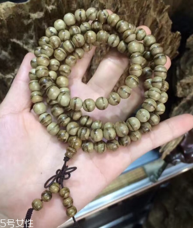 沉香手串可以用水洗嗎？沉香手串能沾水嗎？