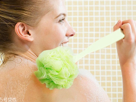 多芬和力士的沐浴露哪個(gè)好 多芬和力士的沐浴露對(duì)比測(cè)評(píng) 多芬和力士的沐浴露哪個(gè)好 多芬和力士的沐浴露對(duì)比測(cè)評(píng)