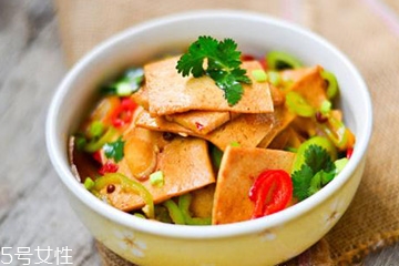 白胡椒是辣椒嗎？白胡椒辣嗎？