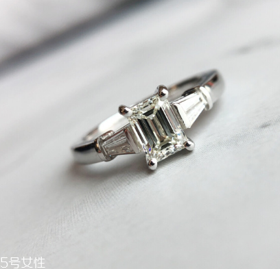 鉆戒為什么白天不閃？鉆戒白天不閃是什么原因？