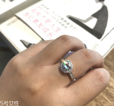 鉆戒是鉑金好還是18k金好？鉆戒買鉑金還是18k金？