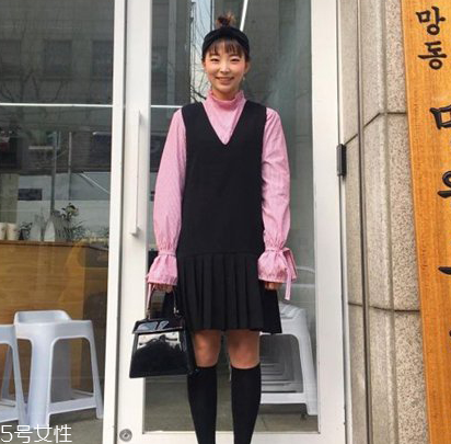 黃皮膚怎么挑選粉色衣服 黃皮膚怎么穿粉色顯白 黃皮膚怎么挑選粉色衣服 黃皮膚怎么穿粉色顯白