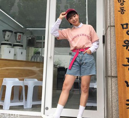 黃皮膚怎么挑選粉色衣服 黃皮膚怎么穿粉色顯白 黃皮膚怎么挑選粉色衣服 黃皮膚怎么穿粉色顯白