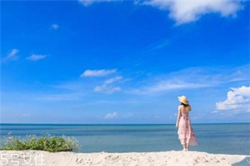 女生去海邊穿什么衣服？海邊度假怎么穿搭顯瘦？