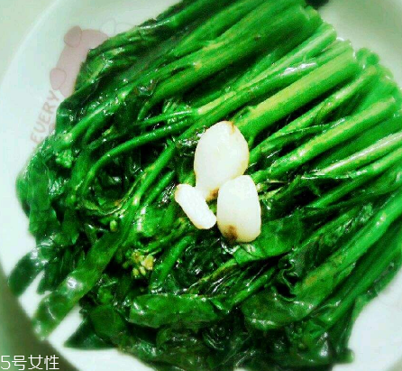 芥蘭炒飯怎么做？雞蛋怎么做成蛋炒飯？