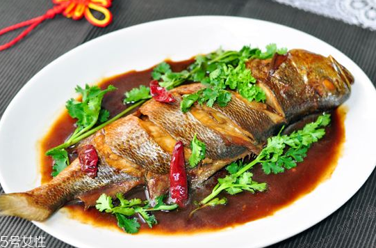 黃花魚為什么都是死的？死黃花魚可以吃嗎？