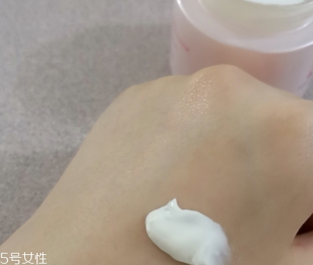 羽西白芍素顏霜怎么用？羽西白芍素顏霜要卸妝嗎