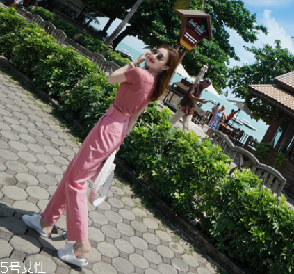 女裝粉色怎么搭配？粉色女裝搭配圖片