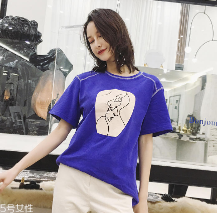 t恤什么顏色好看？t恤買(mǎi)什么顏色好？