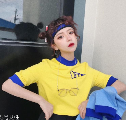 t恤什么顏色好看？t恤買(mǎi)什么顏色好？