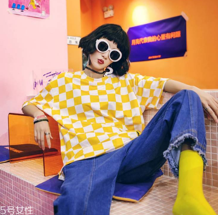 t恤什么顏色好看？t恤買(mǎi)什么顏色好？