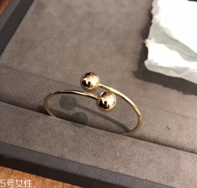 手鐲可以戴兩只手嗎？手鐲可以兩只手同時戴嗎？