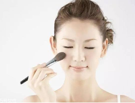 腮紅是刷在哪個位置？標(biāo)準(zhǔn)腮紅打在什么位置？