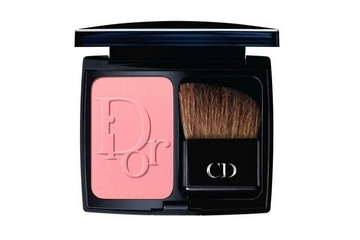 腮紅會(huì)堵塞毛孔嗎？腮紅會(huì)不會(huì)堵塞毛孔？