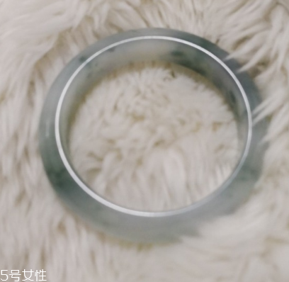 手鐲什么顏色好看？手鐲買哪種顏色好？