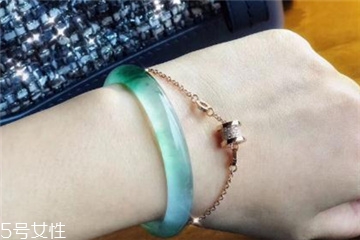 手鐲什么顏色好看？手鐲買哪種顏色好？