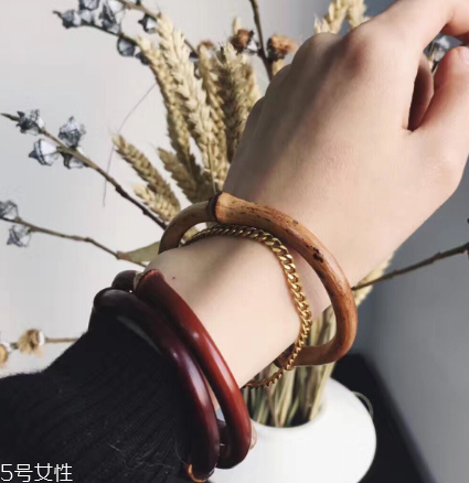 雞血藤手鐲有什么功效？雞血藤手鐲佩戴的好處