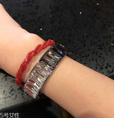 紅珊瑚手鏈真假鑒別 怎樣辨別紅珊瑚手鏈的真假？