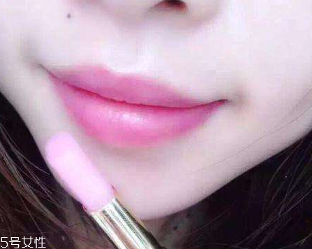 唇膏過敏怎么辦？唇膏過敏癥狀