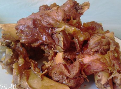 鹿肉和牛肉哪個(gè)好？鹿肉和牛肉哪個(gè)好吃些？