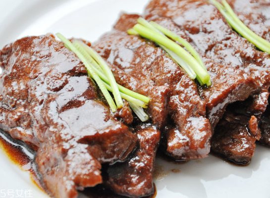 鹿肉和牛肉哪個(gè)好？鹿肉和牛肉哪個(gè)好吃些？