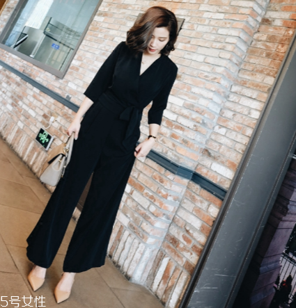 連體褲搭配什么鞋子好看？連體褲搭配訣竅