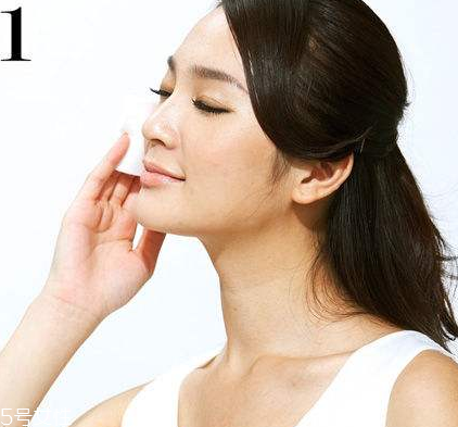 化妝水為什么要用化妝棉？化妝水可以不用化妝棉嗎？