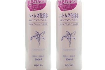 化妝水進(jìn)眼睛怎么辦？化妝水辣眼睛怎么回事？