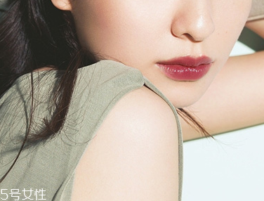 口紅弄到墻上怎么去掉？墻上口紅印怎么去掉？