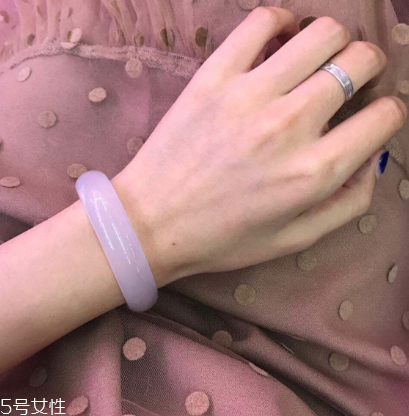 玉髓手鐲什么顏色好？玉髓手鐲顏色推薦