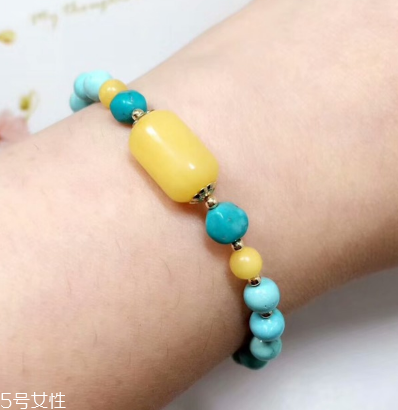 綠松石可以戴著洗澡嗎？綠松石手串洗澡要摘嗎？