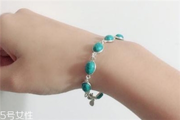 綠松石發(fā)黃怎么回事？綠松石手串發(fā)黃了怎么處理？