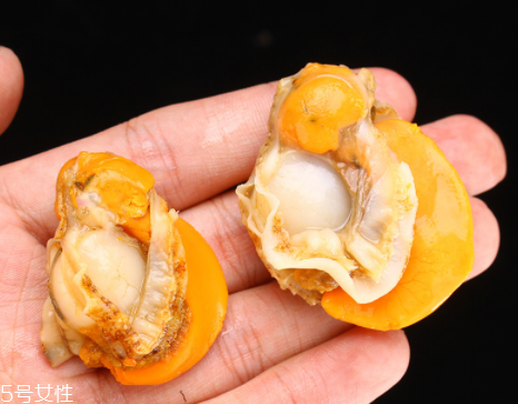 扇貝肉哪里不能吃？扇貝的月牙紅可以吃嗎？