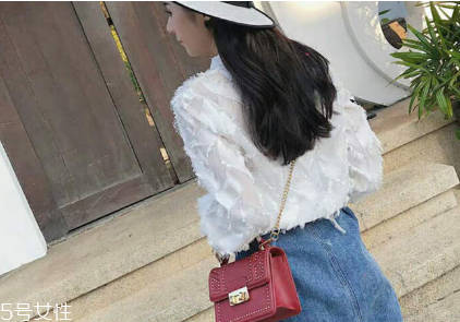 20歲女生背什么包？20多歲女生適合什么包包？