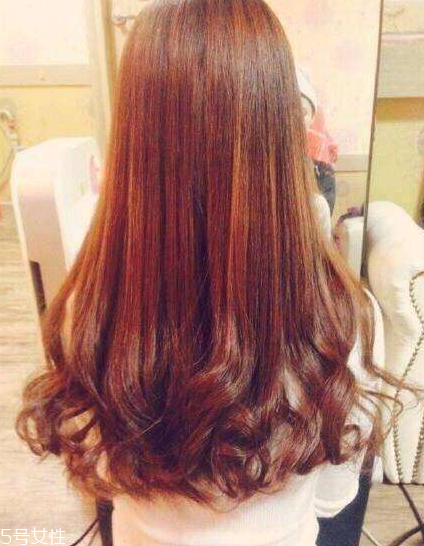 燙發(fā)后怎么打理卷發(fā)？剛燙的卷發(fā)如何打理？