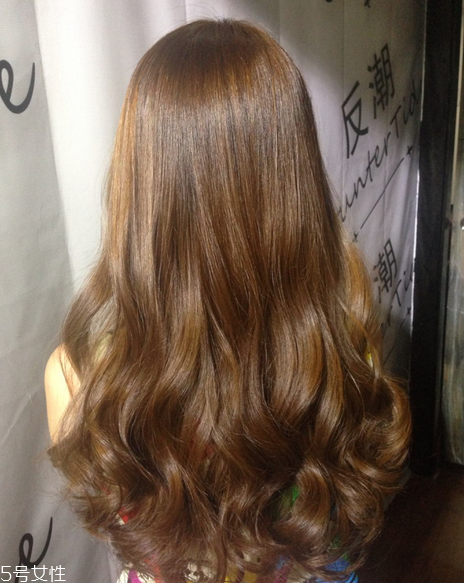 燙發(fā)后怎么打理卷發(fā)？剛燙的卷發(fā)如何打理？