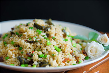 皮蛋韭菜花炒飯?jiān)趺醋?好吃又簡單