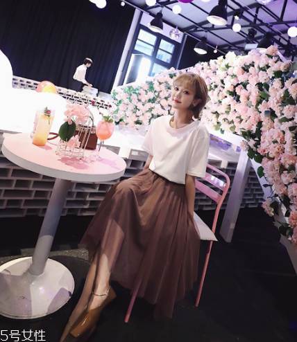 平胸女生夏天穿什么？平胸也能穿出高級感