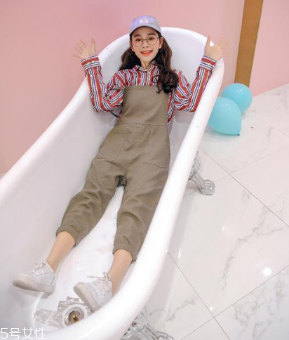 平胸女生夏天穿什么？平胸也能穿出高級感