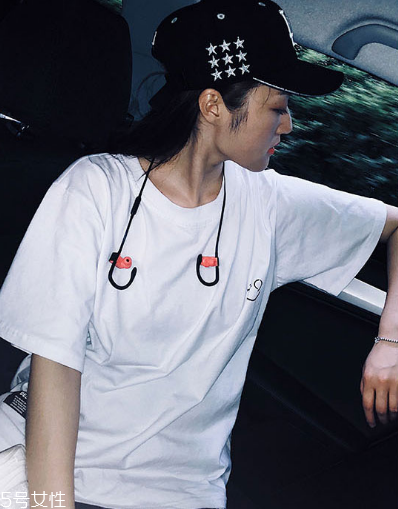夏天買(mǎi)衣服注意什么？三大原則不能忽略