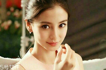 染發(fā)會(huì)使頭發(fā)變白嗎？頭發(fā)變白不是染發(fā)的鍋