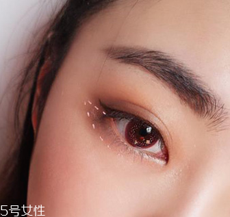 下眼影怎么畫(huà)顯眼睛大？眼睛變大2倍的下眼影畫(huà)法