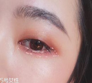 下眼影怎么畫(huà)顯眼睛大？眼睛變大2倍的下眼影畫(huà)法