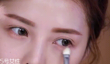 下眼影顯臟怎么辦？下眼影怎么畫不突兀？
